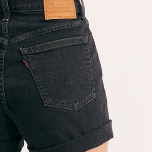 Levi’s Mom Short